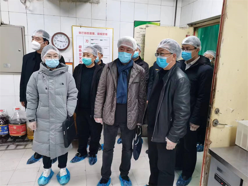 国家食品安全示范城市第六检查组莅临陈​仓区职业教育中心  ​检查指导食品安全工作