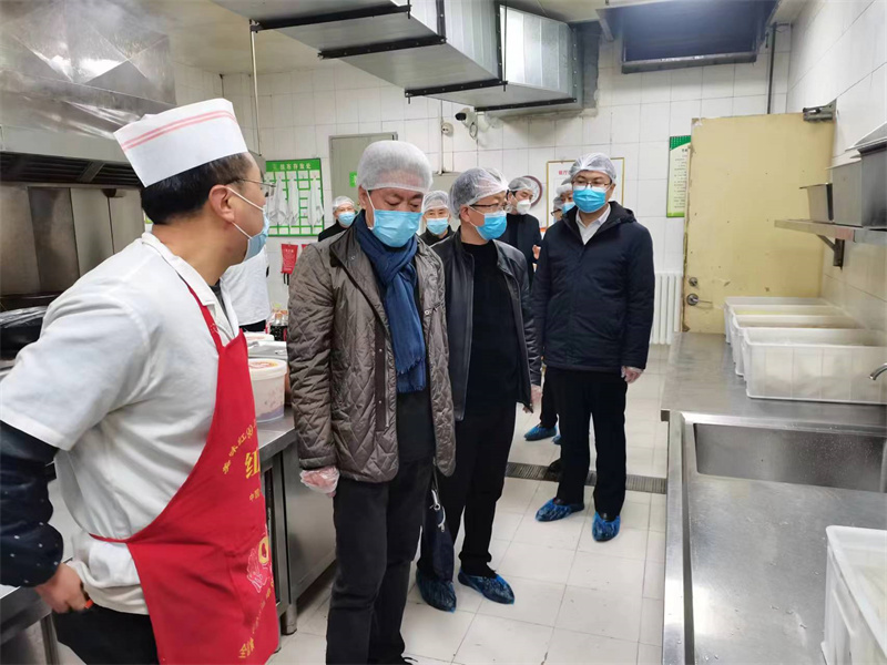 国家食品安全示范城市第六检查组莅临陈​仓区职业教育中心  ​检查指导食品安全工作