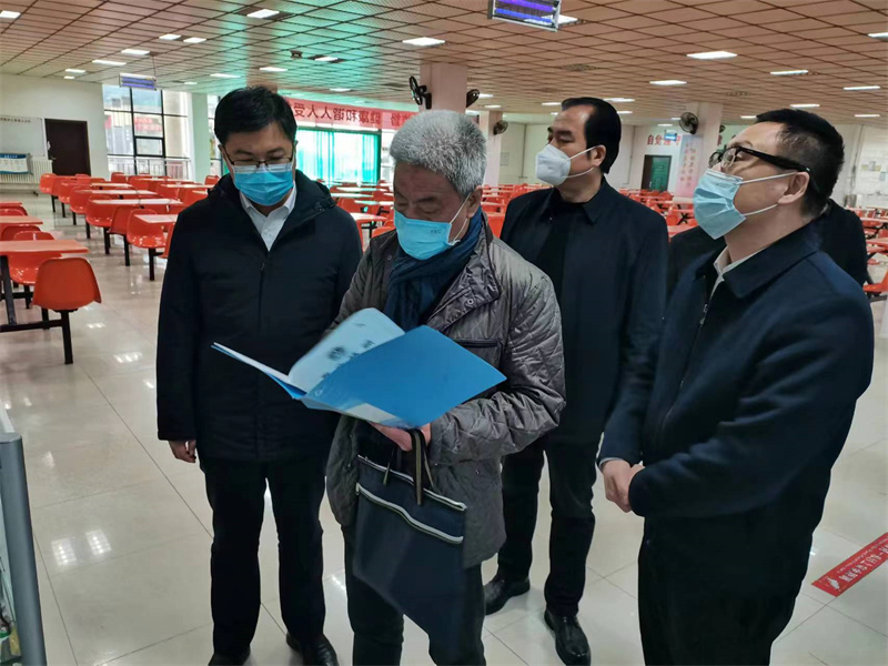 国家食品安全示范城市第六检查组莅临陈​仓区职业教育中心  ​检查指导食品安全工作