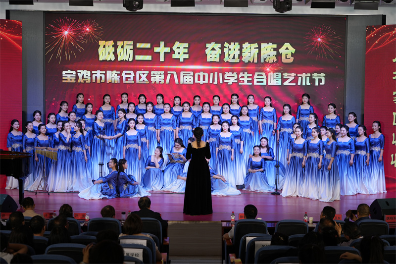 热烈祝贺陈仓区职业教育中心合唱队荣获区中学组一等奖