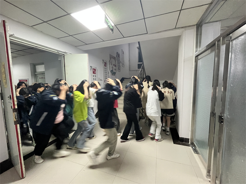 增强忧患意识，强化应急观念，共建平安校园