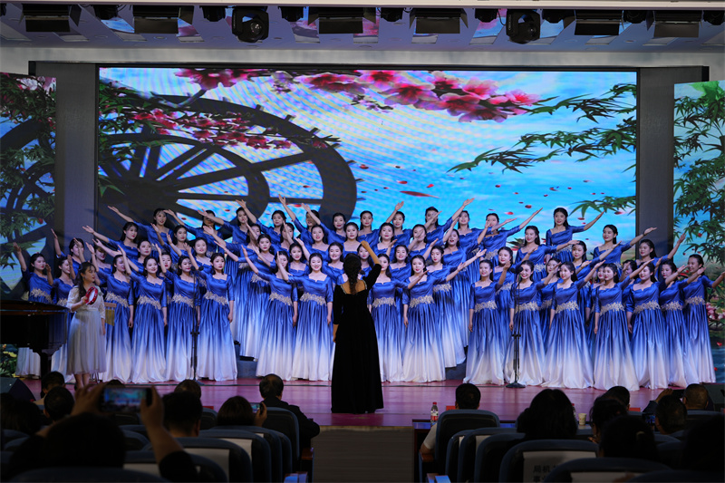 热烈祝贺陈仓区职业教育中心合唱队荣获区中学组一等奖