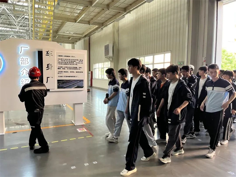 陈仓职教汽修专业师生赴宝鸡吉利研学