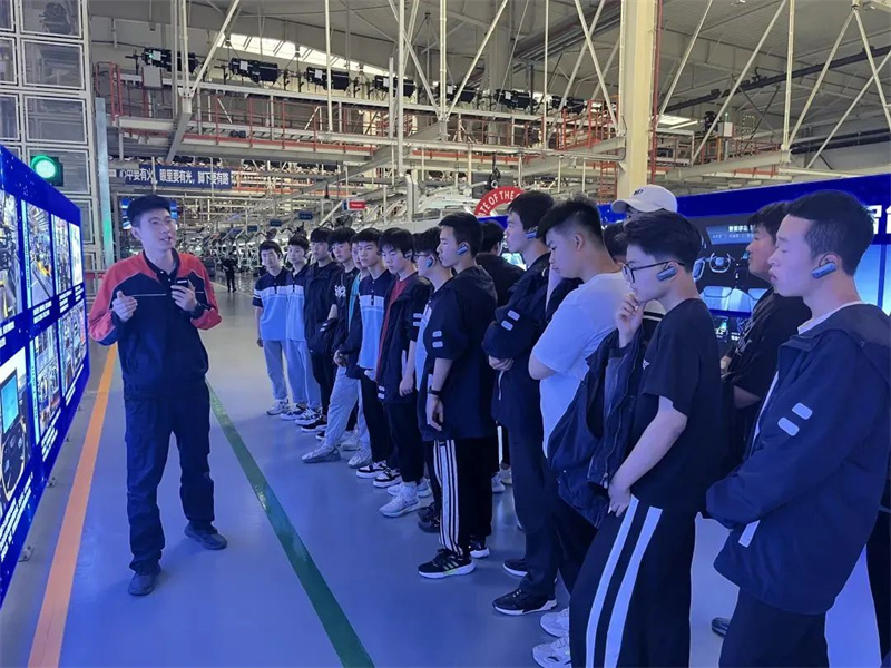 陈仓职教汽修专业师生赴宝鸡吉利研学